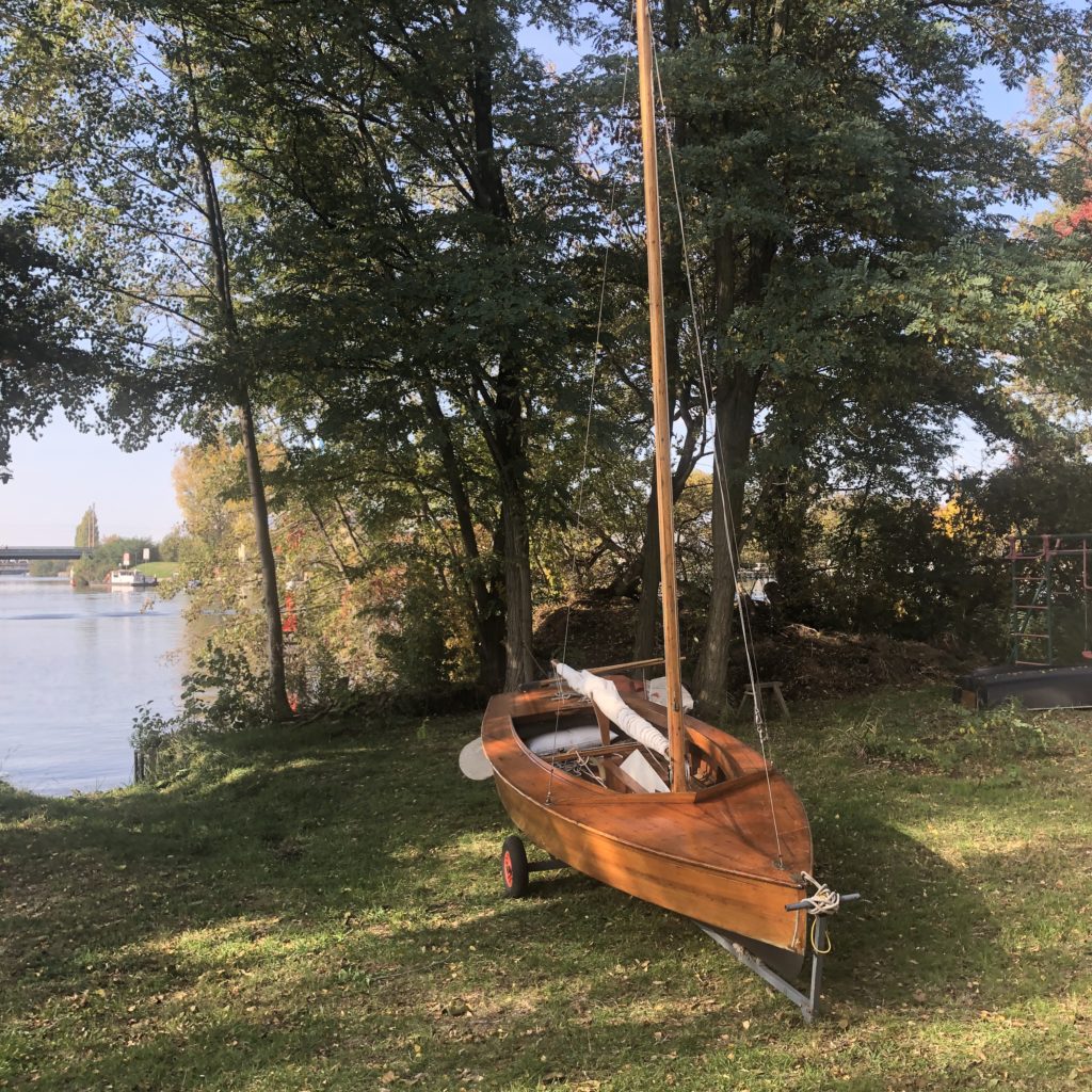 Holzpirat Holzjolle Segelboot mieten und leihen in berlin köpenick Müggelsee spree dahme grünau führerscheinfrei