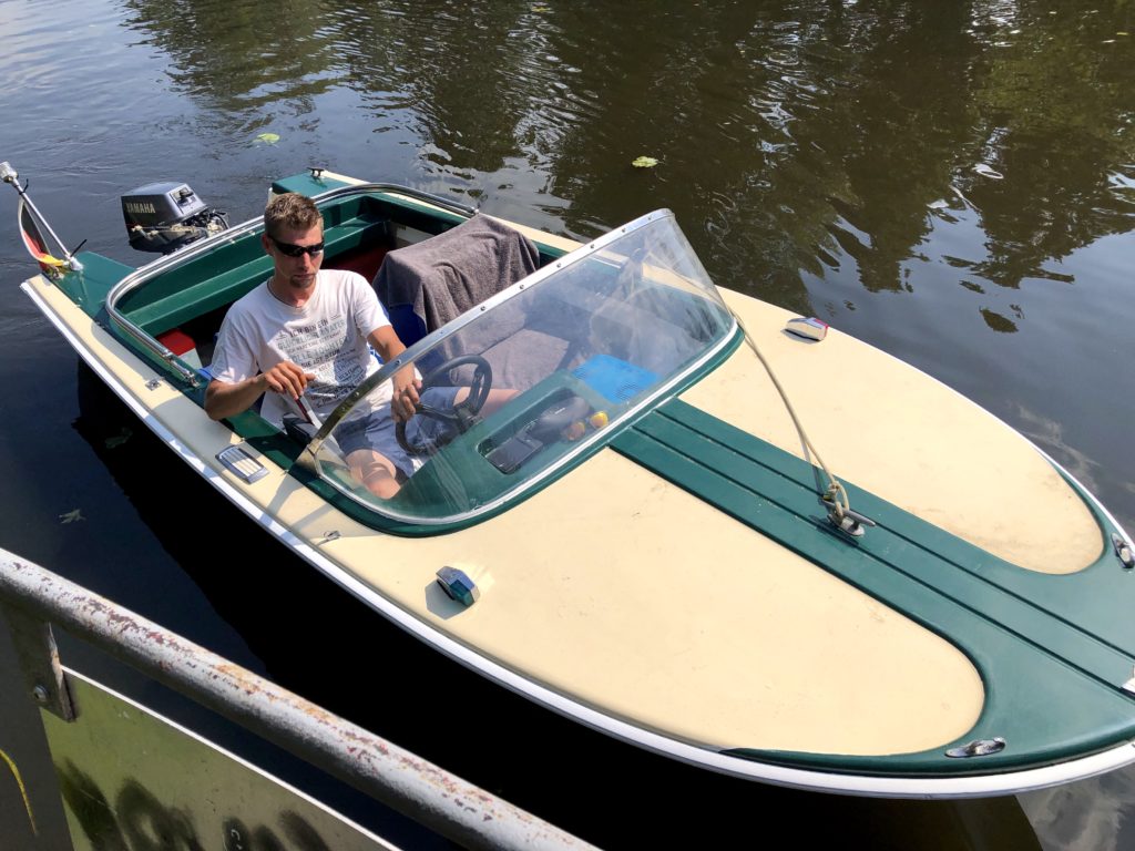 Bootsverleih Berlin Köpenick Motorboot mieten Oldtimer Klassiker Grünboot spreepoint big Betty Tagesspiegel RBB Radio Richtershorn Boot Riva